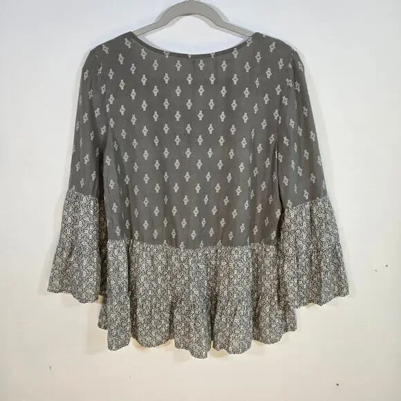 Mudd Women's Boho Top. Size Medium. Green And Cream Color. - Picture 8 of 10